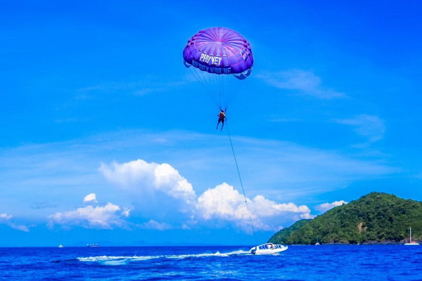 Coral Island Parasailing Tour